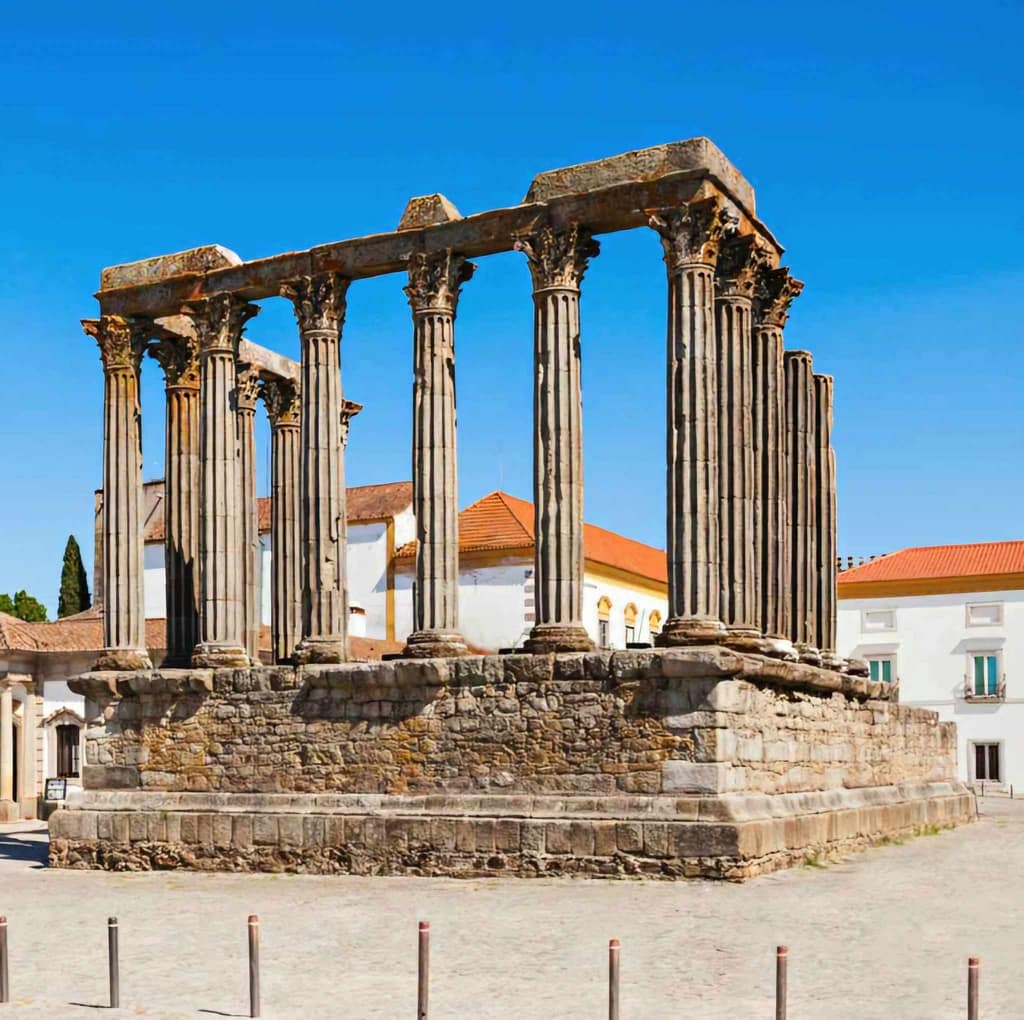 Ρωμαϊκός Ναός της Έβορας (Templo Romano / Ναός της Ντιάνας) ημέρα, ιστορικό κέντρο Évora UNESCO