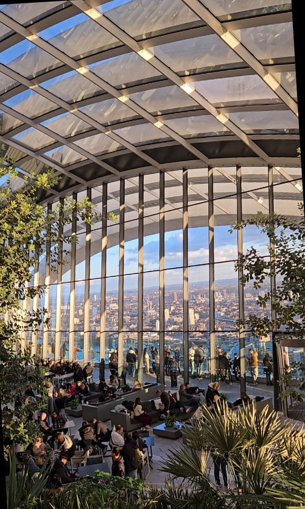 θέα μέσα από το Sky Garden στο Λονδίνο