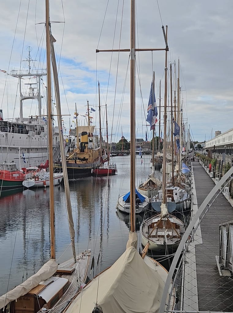 walking after the maritime museum in La Rochelle
